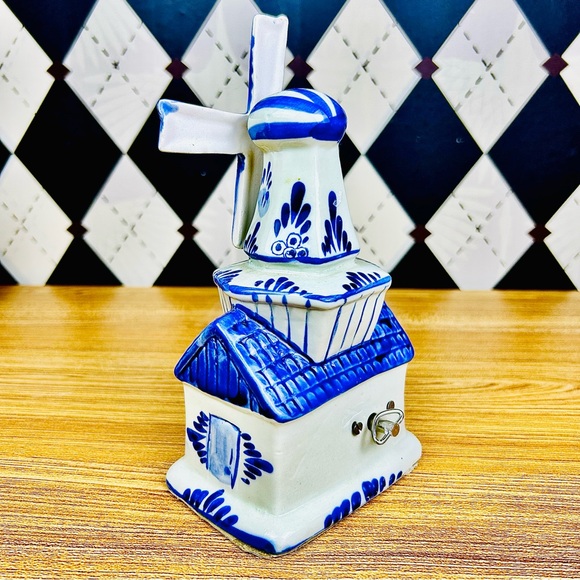 Music Box Blue and White Delft Windmill – Hand-Painted Ceramic – Vintage Dutch - Picture 5 of 12